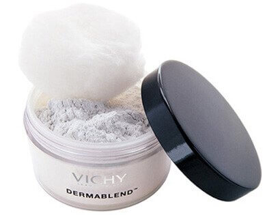 La poudre matifiante pour le visage