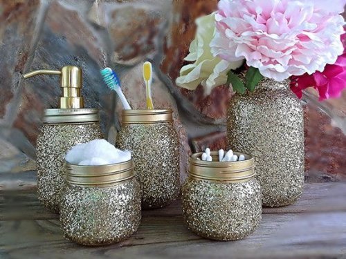Objets déco pour rendre une salle de bain féminine