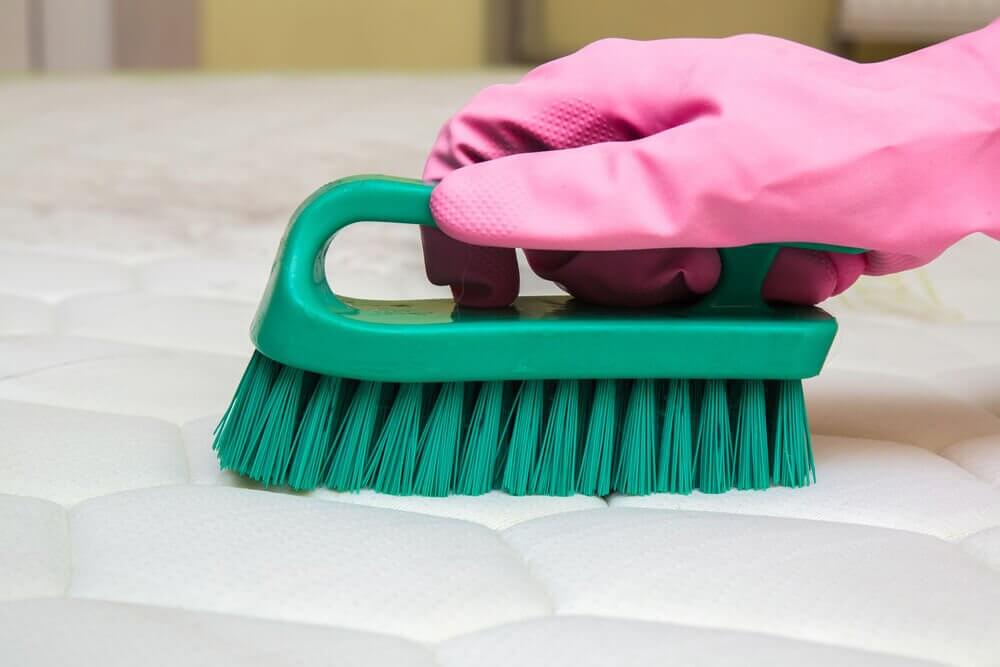 3 astuces pour éliminer les mauvaises odeurs qui se dégagent d'un matelas
