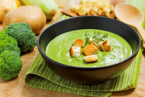 Préparez une crème de brocoli accompagnée d’un œuf poché
