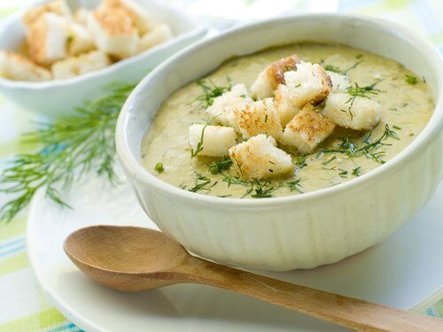 crème de brocoli et graines de citrouille