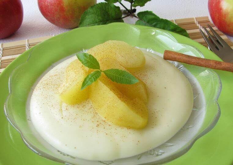 dessert blanc à la pomme et à la noix de coco