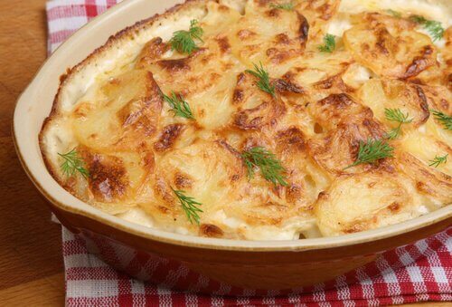 Préparez un délicieux gratin de pommes de terre au fromage et surprenez votre famille