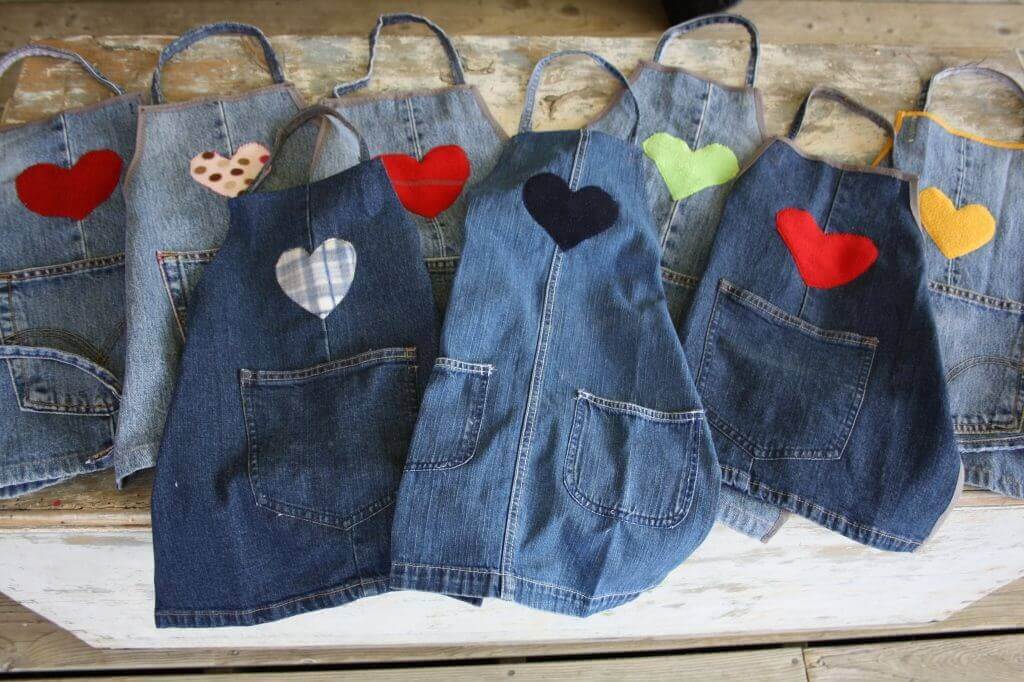tabliers réalisés avec des vieux jeans