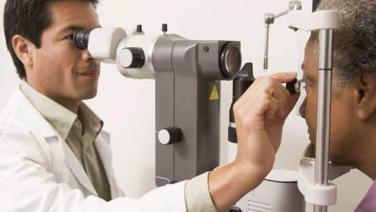 prendre soin des yeux en faisant un examen visuel complet