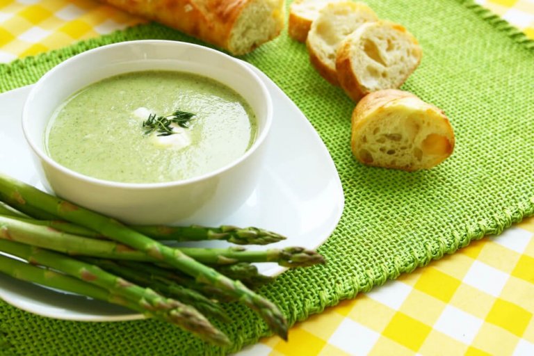 Crème d'asperges : 2 recettes que vous aimerez découvrir