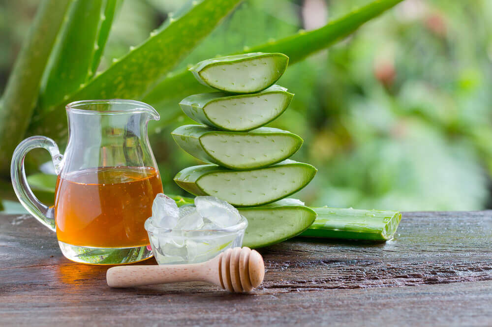 Remède à l’aloe vera et au miel pour traiter les problèmes d’estomac