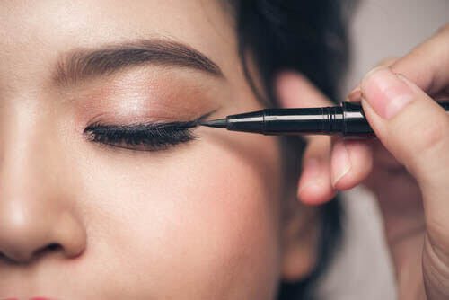 Maquillage : 5 choses à éviter si vos yeux sont petits