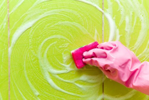 5 astuces pour se débarrasser des résidus de savon dans la douche