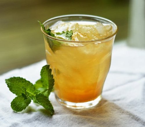 Les recettes de thé vert avec de la menthe favorisent la perte de poids