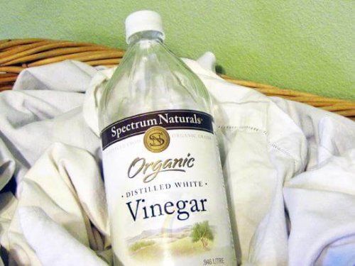 le vinaigre blanc pour éliminer les taches de déodorant