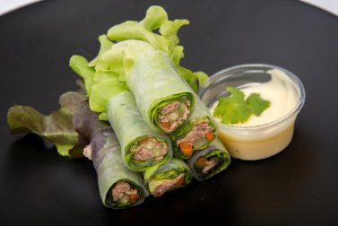 3 wraps à base de laitue, de fruits et de légumes