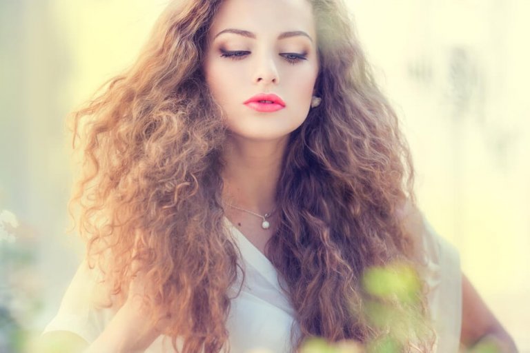 5 masques capillaires naturels pour éviter l'effet électrique des cheveux