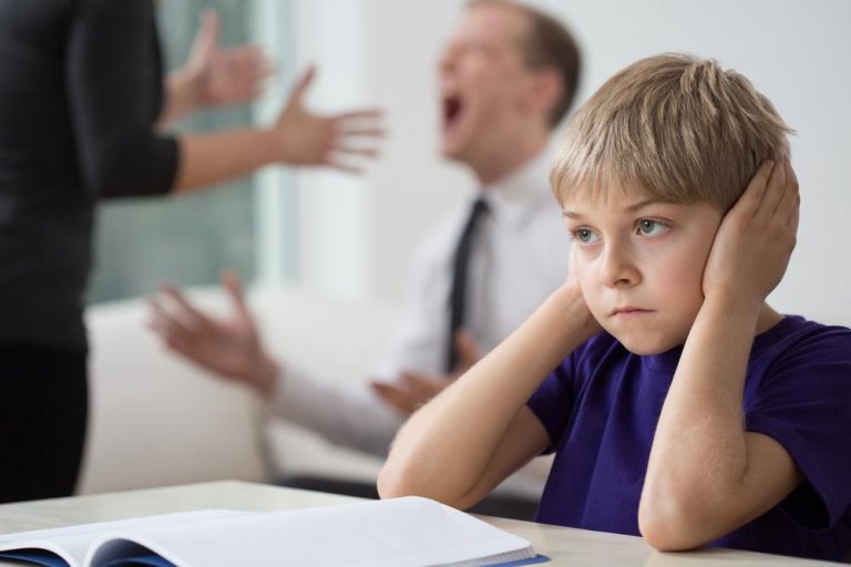 5 répercussions des disputes des parents chez l'enfant