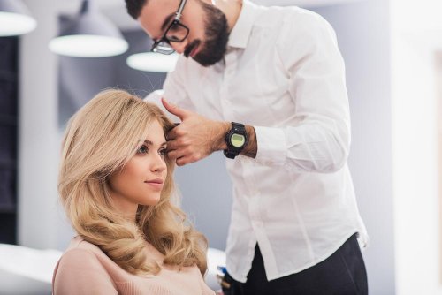 Femme chez le coiffeur