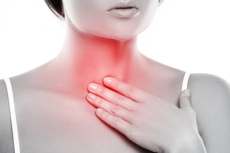 Comment préparer un bain de bouche pour traiter la laryngite ?