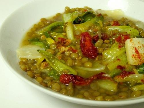 plat de lentilles aux légumes
