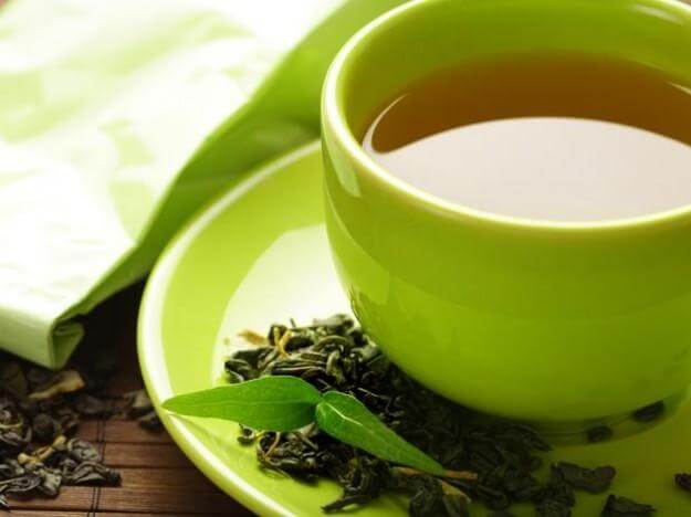 Le thé vert aide à soulager les ballonnements