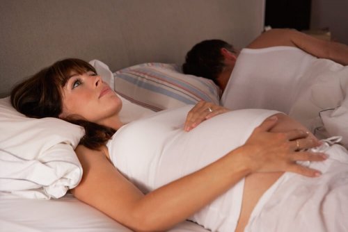 dormir les heures recommandées pour réduire la fatigue pendant la grossesse