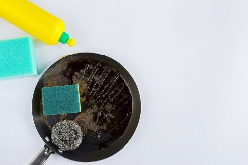 4 astuces pour nettoyer les poêles en quelques minutes