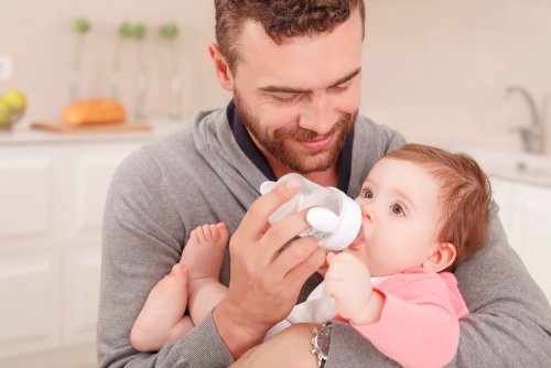 Comment Habituer Naturellement Votre Bebe Au Biberon Ameliore Ta Sante