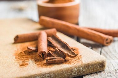 La cannelle, une excellente alliée des plantes du jardin