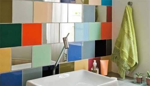 idées déco pour la salle de bains : carreaux colorés