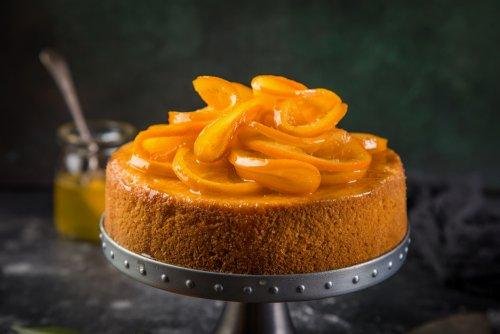 gâteau à l'orange avec des oranges confites
