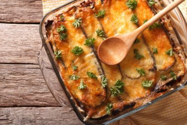 Apprenez à préparer une moussaka grecque grâce à cette recette facile !