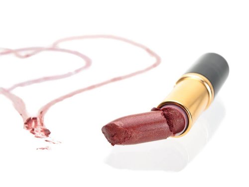 3 astuces pour réparer un rouge à lèvres cassé