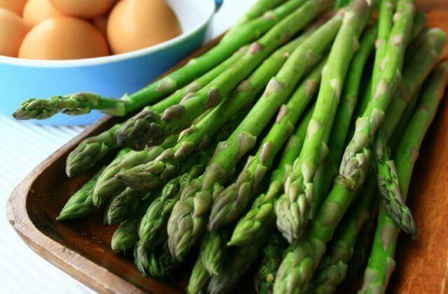 ingrédients nécessaires à la préparation du gaspacho d'asperges vertes