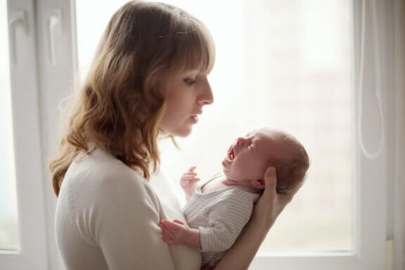 Comment calmer un bébé qui n’arrête pas de pleurer