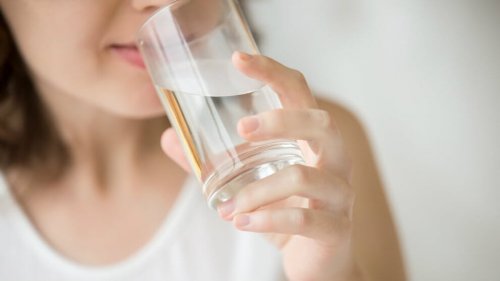 contrôler la gastrite en buvant suffisamment d'eau