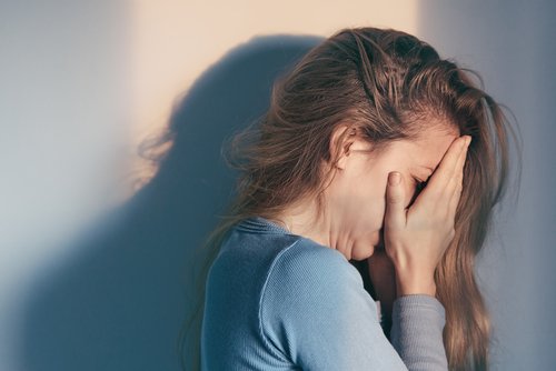 femme victime d'agression sexuelle