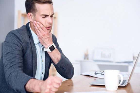 5 remèdes maison pour calmer les douleurs de mâchoire