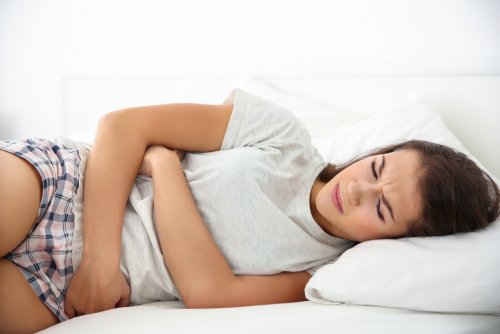 femme qui souffre de constipation
