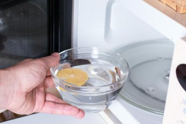 Astuces pour nettoyer la cuisinière et le micro-ondes