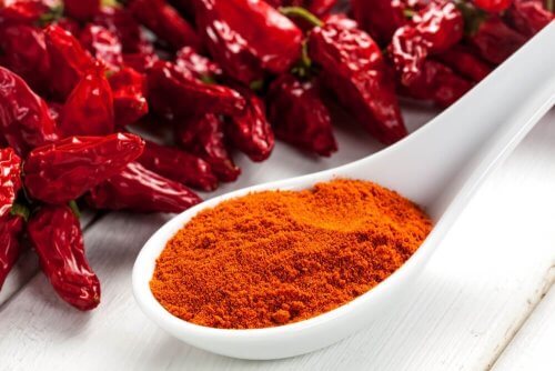 Comment préparer une crème à base de piment de Cayenne pour lutter contre les varices ?