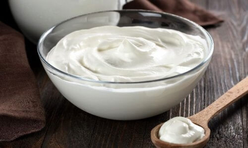 préparation de la crème du gâteau aux fraises