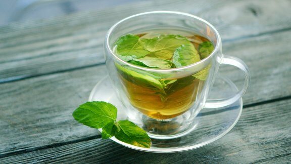 Découvrez les nombreuses propriétés du thé à la menthe pour la santé