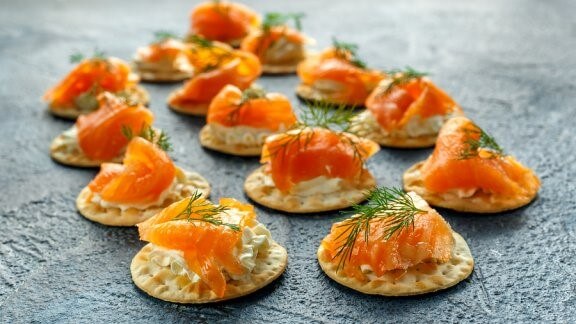 Recette de blinis au saumon fumé et sauce tartare
