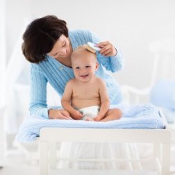 5 conseils pour prendre soin des cheveux de votre bébé