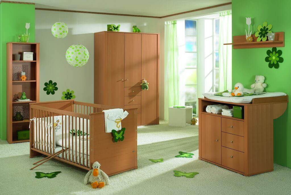 Une chambre d'enfant verte