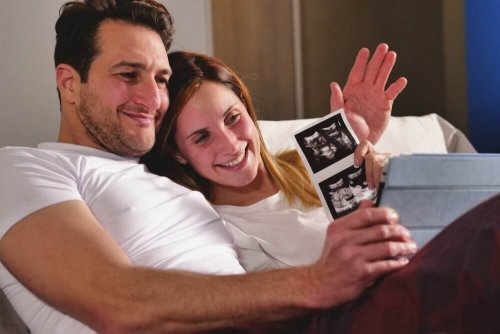 Faire son annonce de grossesse avec une photo de l'échographie