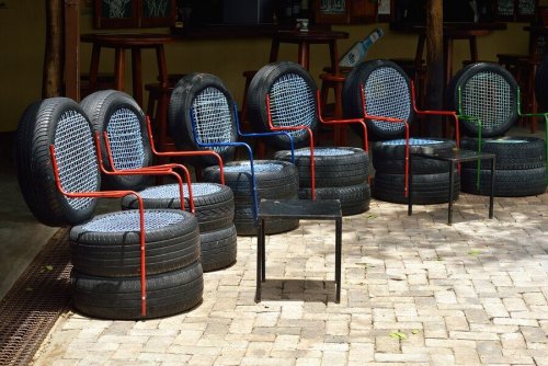 meubles créés à partir de matériaux recyclés