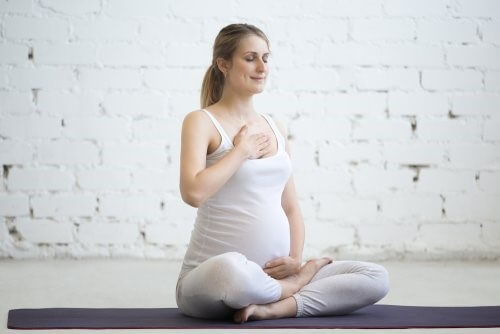 le yoga est un bon exercice pendant la grossesse 