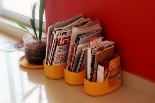 porte-revues en emballages plastique recyclés