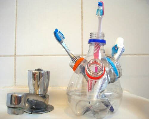 pot à brosses à dents en emballages plastique recyclés