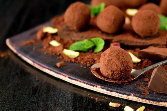 Apprenez à préparer de délicieuses truffes au chocolat avec cette recette maison