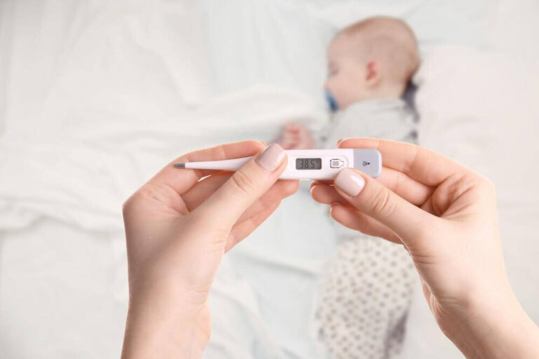 5 astuces maison pour faire baisser la fièvre de bébé